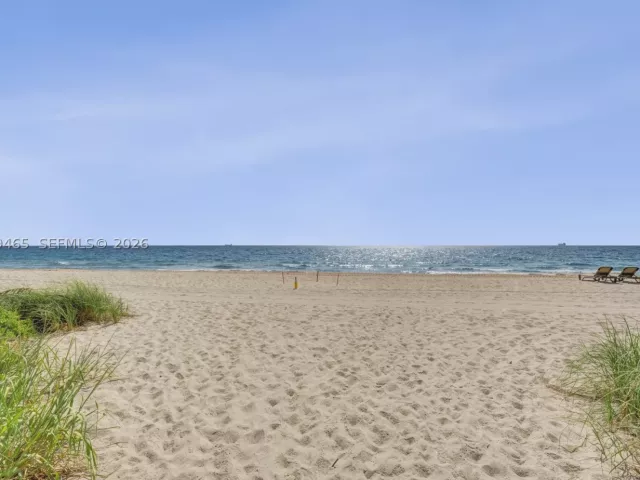 3-bedroom condo for sale in Fort Lauderdale - 2100 N Ocean Blvd 18B - MondialRealty
