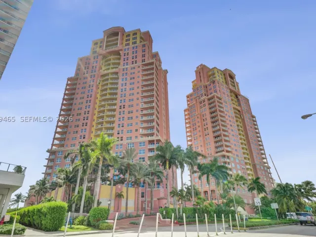 3-bedroom condo for sale in Fort Lauderdale - 2100 N Ocean Blvd 18B - MondialRealty