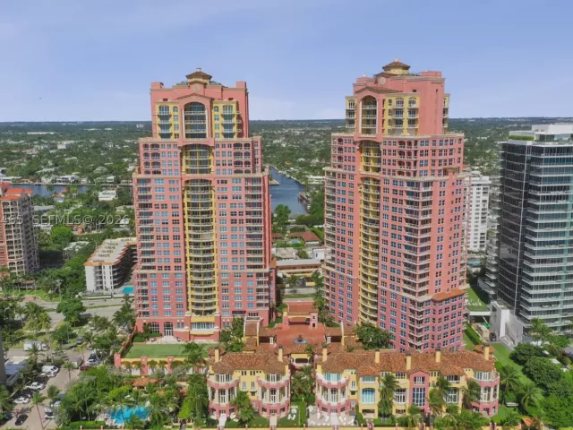 3-bedroom condo for sale in Fort Lauderdale - 2100 N Ocean Blvd 18B - MondialRealty