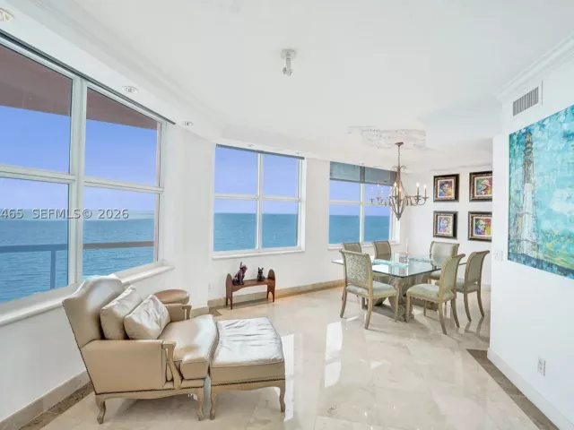 3-bedroom condo for sale in Fort Lauderdale - 2100 N Ocean Blvd 18B - MondialRealty