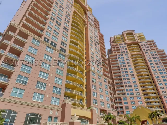 3-bedroom condo for sale in Fort Lauderdale - 2100 N Ocean Blvd 18B - MondialRealty