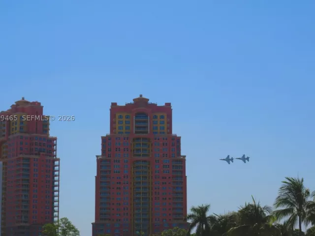 3-bedroom condo for sale in Fort Lauderdale - 2100 N Ocean Blvd 18B - MondialRealty