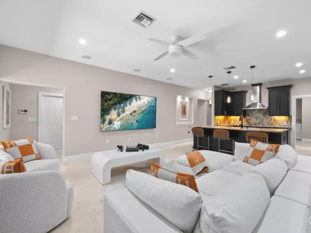 3-bedroom home for sale in Fort Lauderdale - 901 SE 6TH Street - MondialRealty