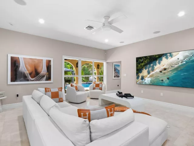 3-bedroom home for sale in Fort Lauderdale - 901 SE 6TH Street - MondialRealty