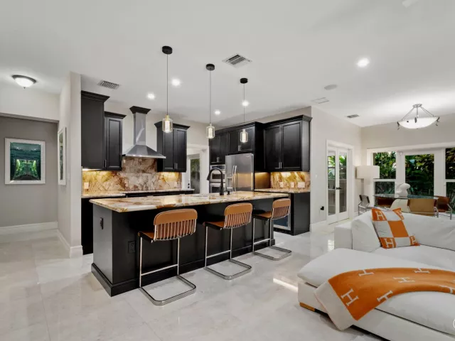 3-bedroom home for sale in Fort Lauderdale - 901 SE 6TH Street - MondialRealty