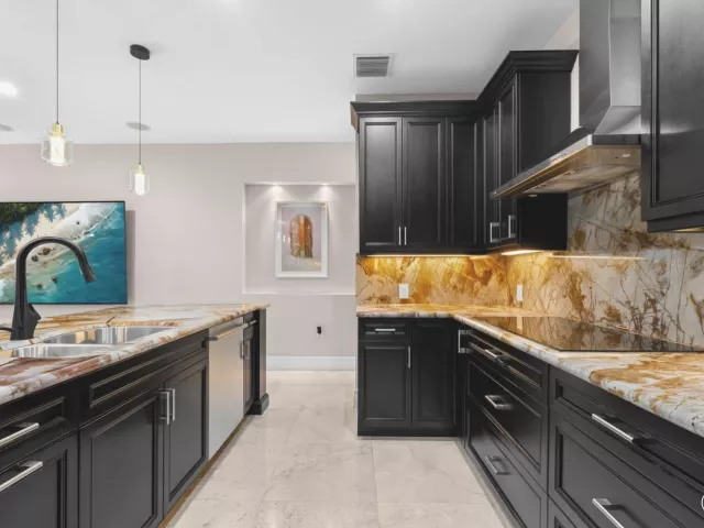 3-bedroom home for sale in Fort Lauderdale - 901 SE 6TH Street - MondialRealty