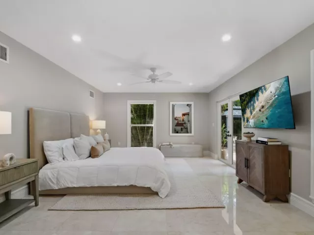 3-bedroom home for sale in Fort Lauderdale - 901 SE 6TH Street - MondialRealty