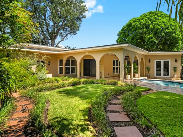 3-bedroom home for sale in Fort Lauderdale - 901 SE 6TH Street - MondialRealty