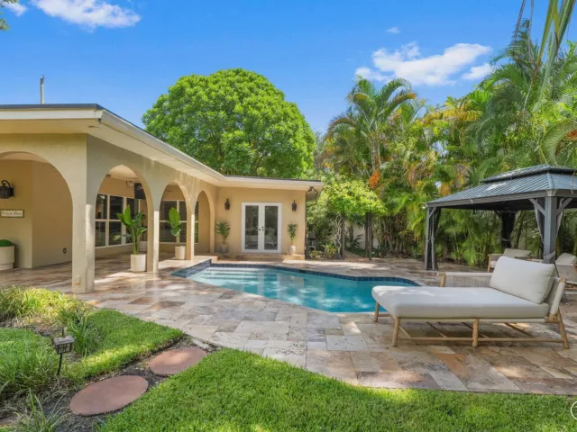 3-bedroom home for sale in Fort Lauderdale - 901 SE 6TH Street - MondialRealty