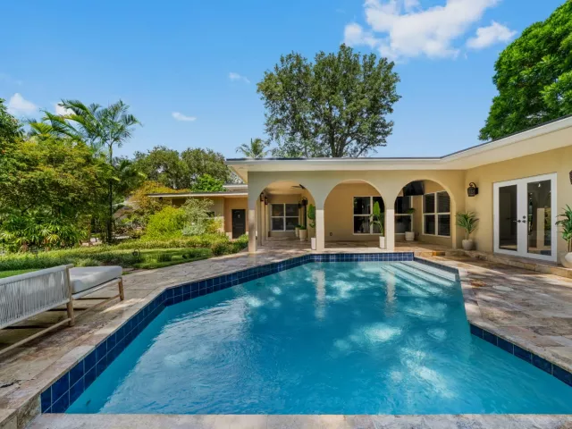 3-bedroom home for sale in Fort Lauderdale - 901 SE 6TH Street - MondialRealty