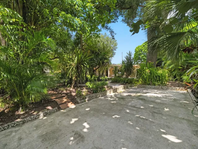 3-bedroom home for sale in Fort Lauderdale - 901 SE 6TH Street - MondialRealty
