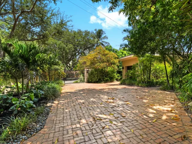 3-bedroom home for sale in Fort Lauderdale - 901 SE 6TH Street - MondialRealty