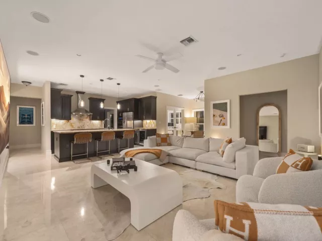 3-bedroom home for sale in Fort Lauderdale - 901 SE 6TH Street - MondialRealty