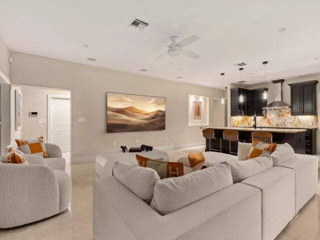 3-bedroom home for sale in Fort Lauderdale - 901 SE 6TH Street - MondialRealty