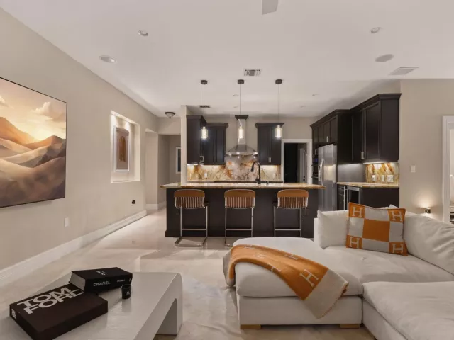 3-bedroom home for sale in Fort Lauderdale - 901 SE 6TH Street - MondialRealty