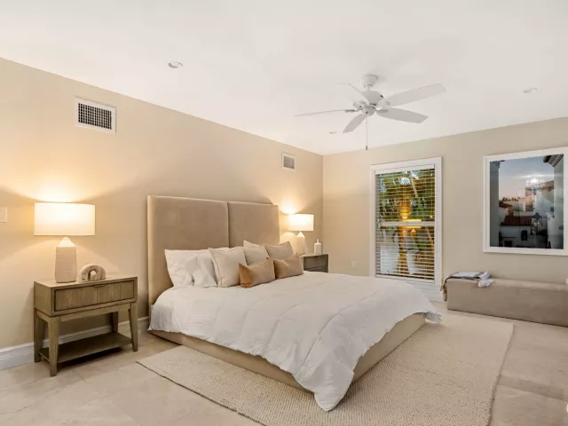 3-bedroom home for sale in Fort Lauderdale - 901 SE 6TH Street - MondialRealty