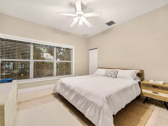 3-bedroom home for sale in Fort Lauderdale - 901 SE 6TH Street - MondialRealty