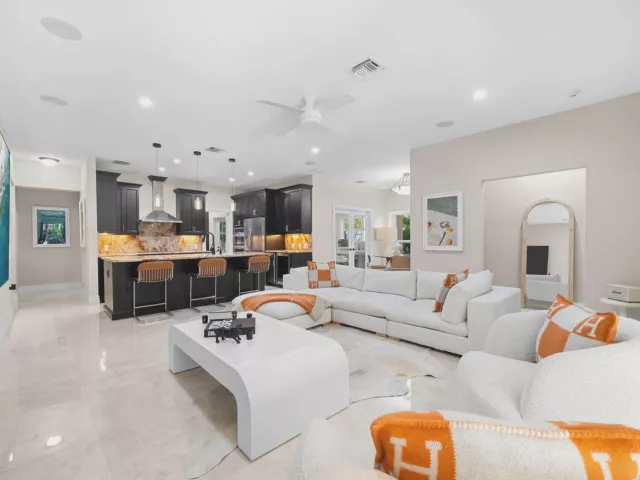 3-bedroom home for sale in Fort Lauderdale - 901 SE 6TH Street - MondialRealty