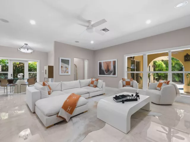 3-bedroom home for sale in Fort Lauderdale - 901 SE 6TH Street - MondialRealty