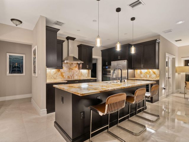 3-bedroom home for sale in Fort Lauderdale - 901 SE 6TH Street - MondialRealty