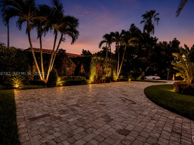 3-bedroom home for sale in Miami - 6811 SW 48th Ter - MondialRealty