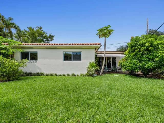 3-bedroom home for sale in Miami - 6811 SW 48th Ter - MondialRealty