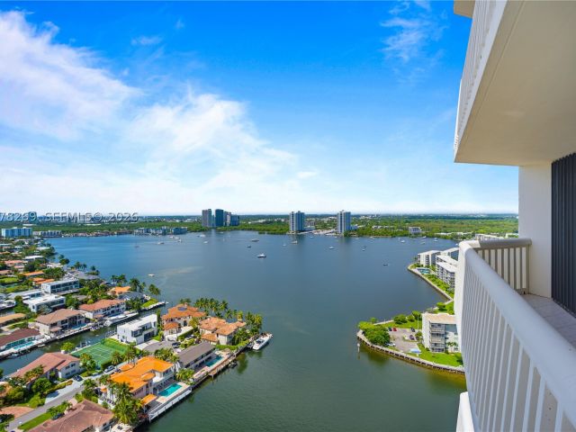 3-bedroom condo for rent in Aventura - 1000 W Island Blvd 2803 - MondialRealty