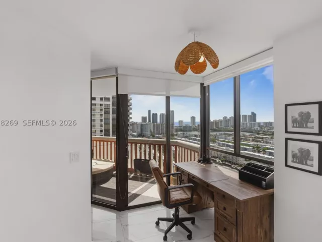 3-bedroom condo for rent in Aventura - 1000 W Island Blvd 2803 - MondialRealty