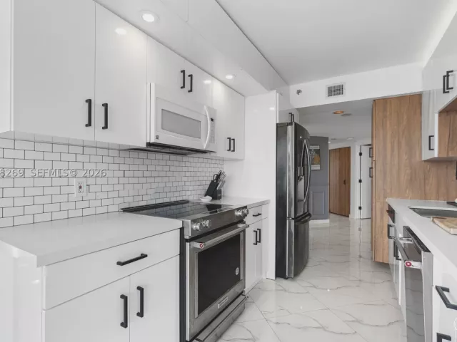 3-bedroom condo for rent in Aventura - 1000 W Island Blvd 2803 - MondialRealty