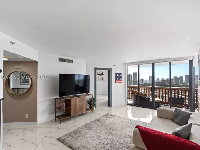3-bedroom condo for rent in Aventura - 1000 W Island Blvd 2803 - MondialRealty
