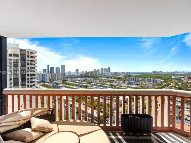 3-bedroom condo for rent in Aventura - 1000 W Island Blvd 2803 - MondialRealty