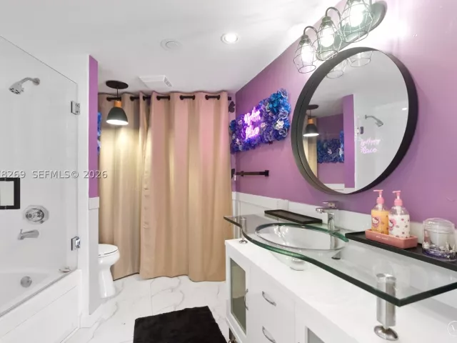 3-bedroom condo for rent in Aventura - 1000 W Island Blvd 2803 - MondialRealty
