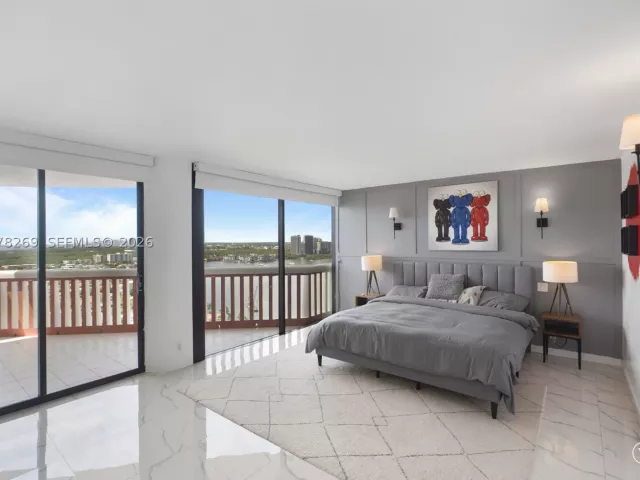 3-bedroom condo for rent in Aventura - 1000 W Island Blvd 2803 - MondialRealty