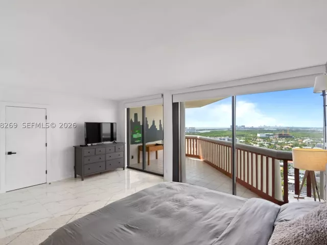 3-bedroom condo for rent in Aventura - 1000 W Island Blvd 2803 - MondialRealty