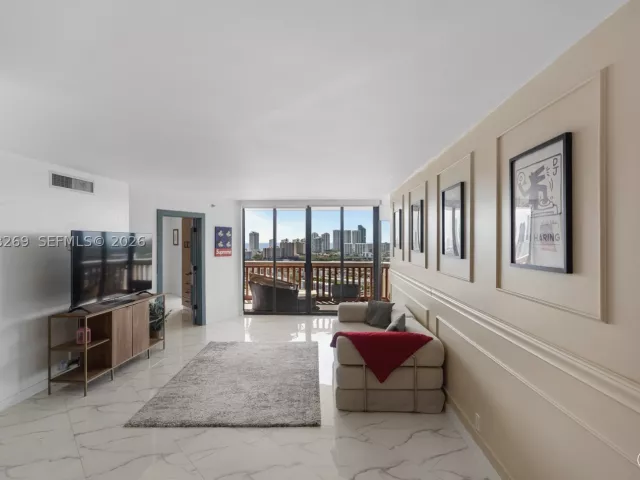 3-bedroom condo for rent in Aventura - 1000 W Island Blvd 2803 - MondialRealty