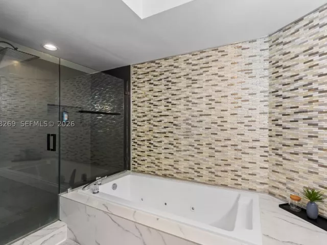 3-bedroom condo for rent in Aventura - 1000 W Island Blvd 2803 - MondialRealty