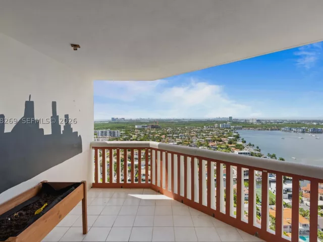 3-bedroom condo for rent in Aventura - 1000 W Island Blvd 2803 - MondialRealty