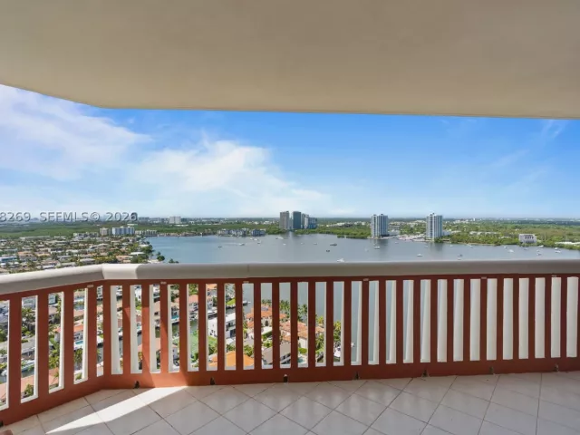 3-bedroom condo for rent in Aventura - 1000 W Island Blvd 2803 - MondialRealty