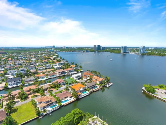 3-bedroom condo for rent in Aventura - 1000 W Island Blvd 2803 - MondialRealty