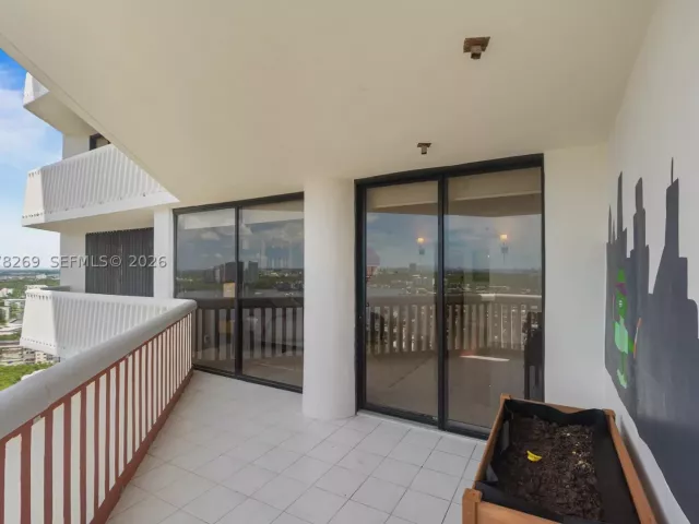 3-bedroom condo for rent in Aventura - 1000 W Island Blvd 2803 - MondialRealty
