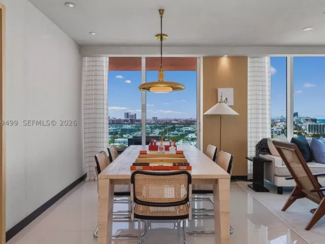 3-bedroom condo for sale in Miami Beach - 300 S Pointe Dr 2005 - MondialRealty