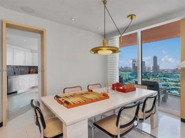 3-bedroom condo for sale in Miami Beach - 300 S Pointe Dr 2005 - MondialRealty