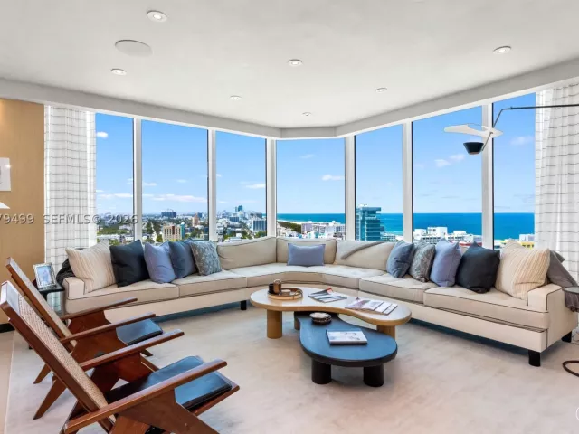 3-bedroom condo for sale in Miami Beach - 300 S Pointe Dr 2005 - MondialRealty