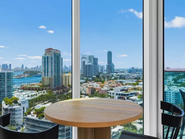 3-bedroom condo for sale in Miami Beach - 300 S Pointe Dr 2005 - MondialRealty