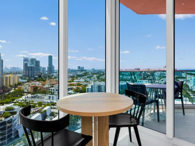 3-bedroom condo for sale in Miami Beach - 300 S Pointe Dr 2005 - MondialRealty