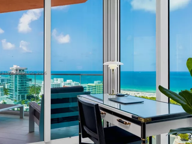 3-bedroom condo for sale in Miami Beach - 300 S Pointe Dr 2005 - MondialRealty