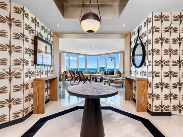 3-bedroom condo for sale in Miami Beach - 300 S Pointe Dr 2005 - MondialRealty