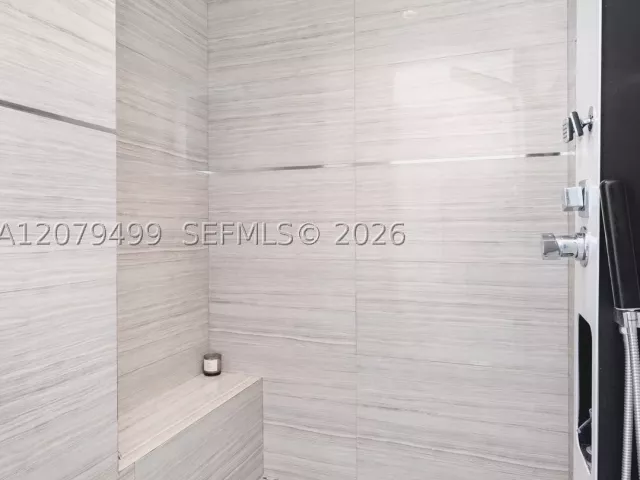 3-bedroom condo for sale in Miami Beach - 300 S Pointe Dr 2005 - MondialRealty