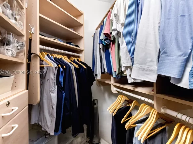 3-bedroom condo for sale in Miami Beach - 300 S Pointe Dr 2005 - MondialRealty