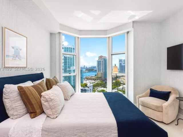 3-bedroom condo for sale in Miami Beach - 300 S Pointe Dr 2005 - MondialRealty